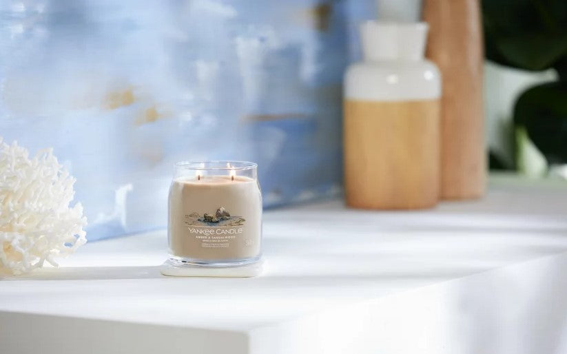 Amber & Sandalwood - Giara media
Yankee Candle
