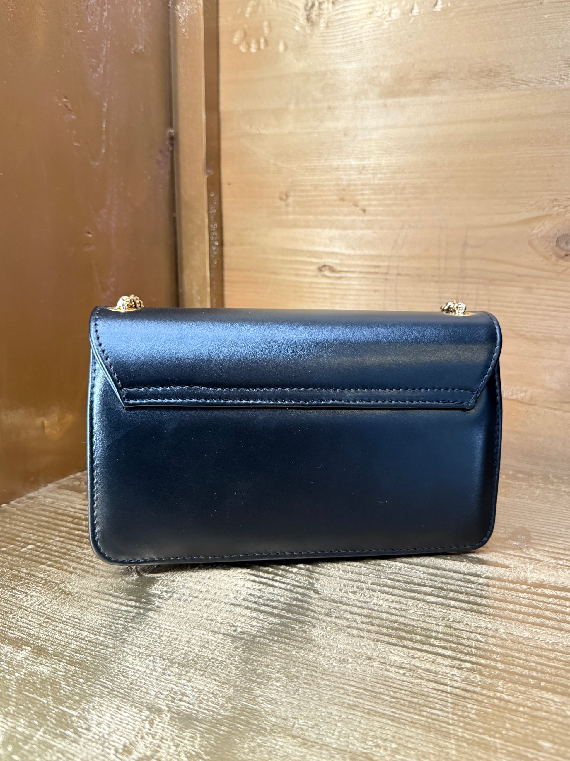 Design e artigianato: Borse artigianali in vera pelle pieno fiore con inserti in cristalli Swarovski.