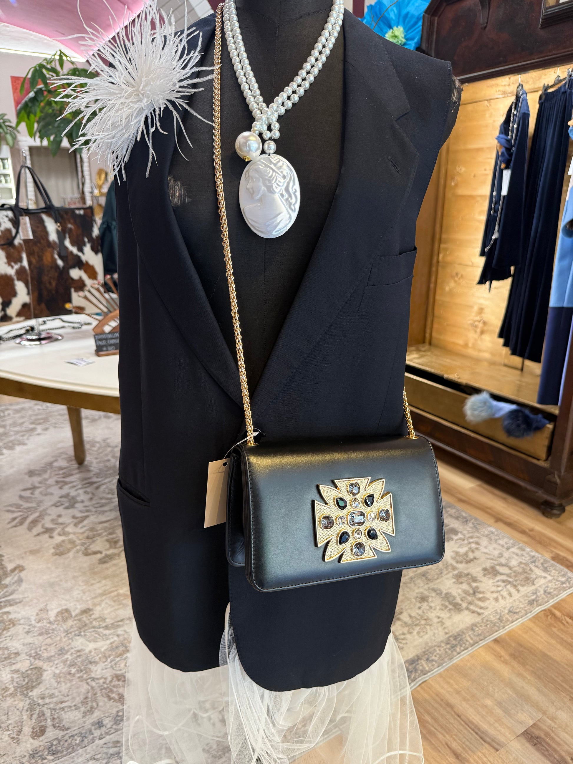 Design e artigianato: Borse artigianali in vera pelle pieno fiore con inserti in cristalli Swarovski.