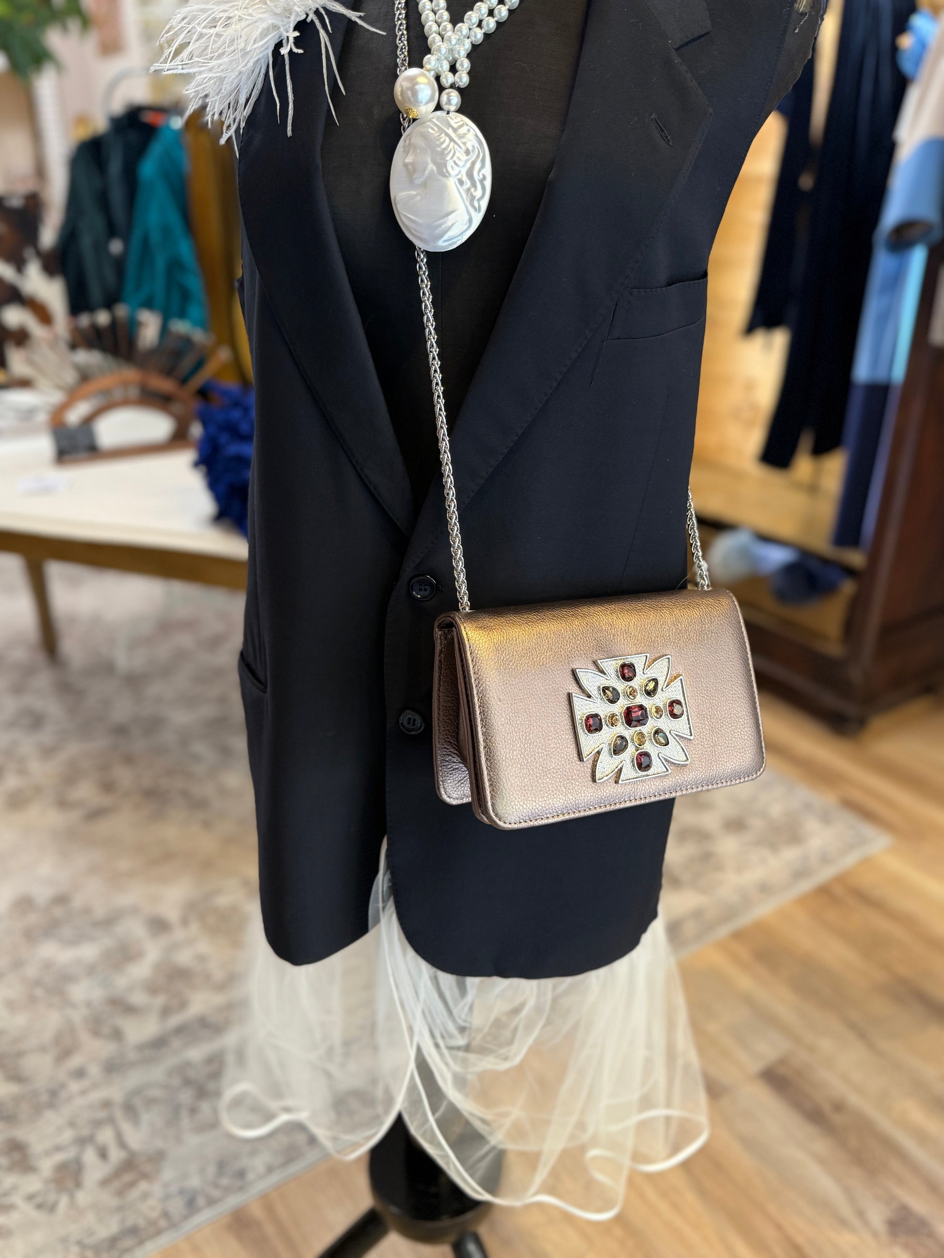 Design e artigianato: Borse artigianali in vera pelle pieno fiore con inserti in cristalli Swarovski