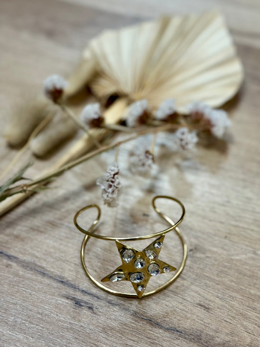 Braccialetto Stella in acciaio, design semirigido elegante e moderno.